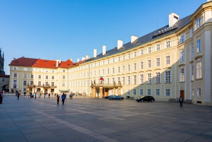 Prague Hradcany Castle, St Vitus Cathedral Tour with Tickets - Which duration fits your style of sightseeing