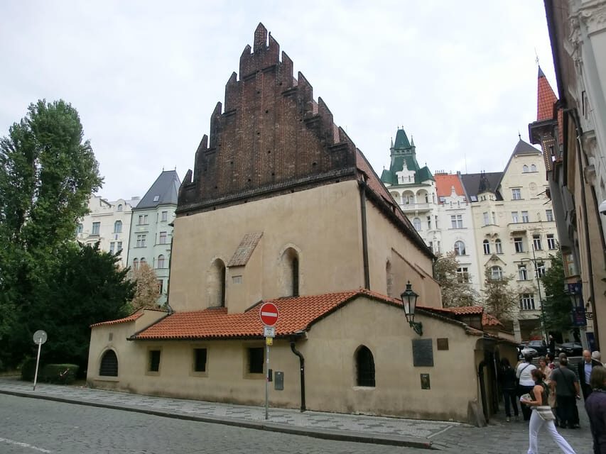 Prague: Jewish Quarter and Museum Guided Tour - Maisel Synagogue and museum exhibits: a break that changes the mood