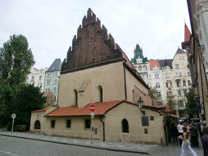 Prague: Jewish Quarter and Museum Guided Tour - Pinkas Synagogue, Klausen Synagogue, and Jewish Ceremonial Hall: meaning in the stops between