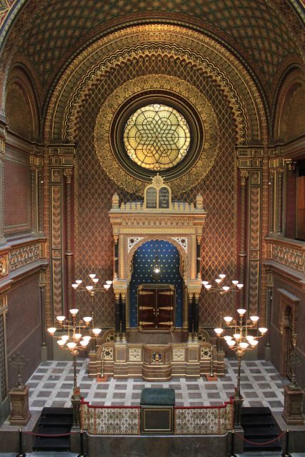 Prague: Jewish Quarter Premium Tour - Maisel Synagogue: Judaica that helps you picture daily life