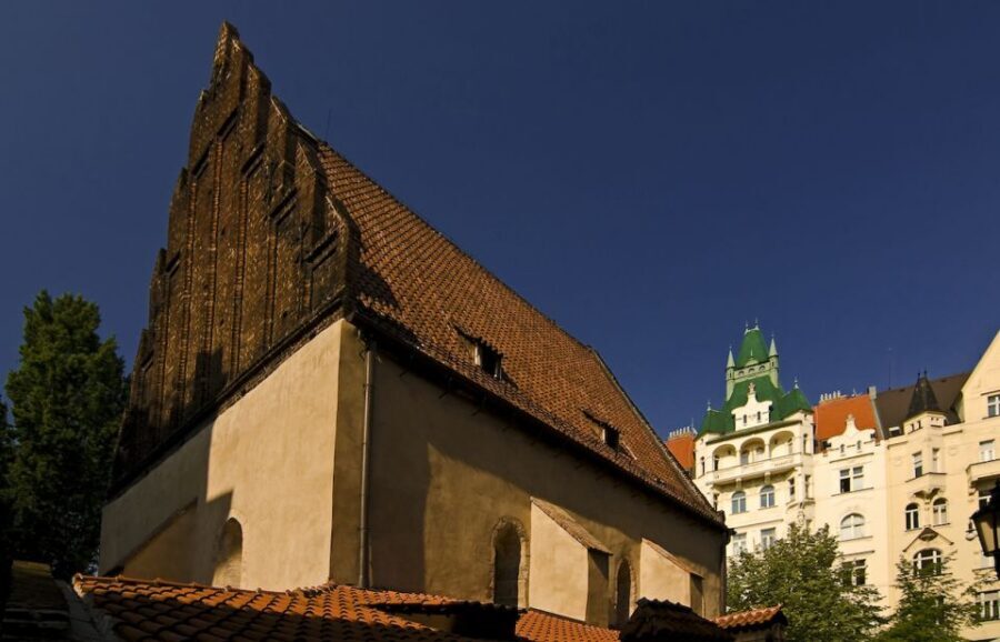 Prague Jewish Quarter Tour in French with Monuments Entrance - Meeting at Powder Tower and Republic Square: Start Smart