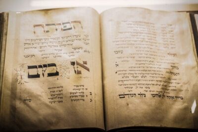 Prague: Jewish Quarter Walking Tour with Admission Tickets - Maisel Synagogue at the start: setting the story for the whole quarter