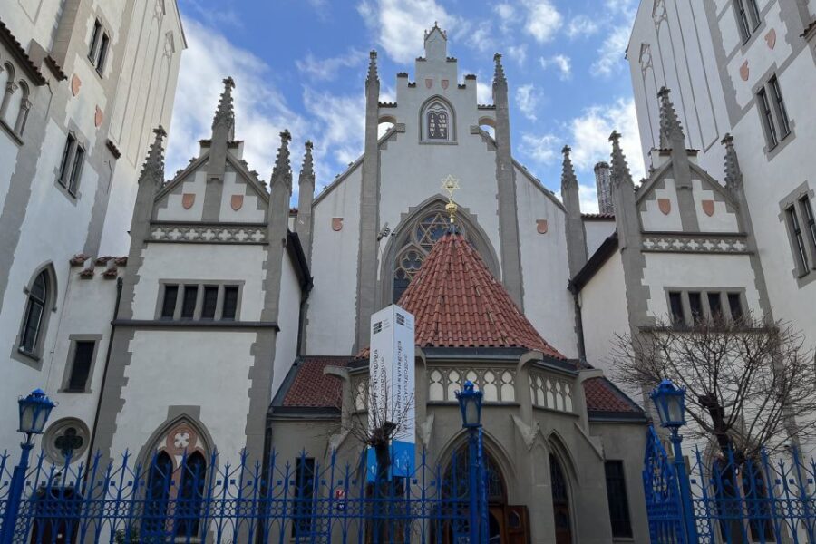 Prague: Jewish Town Guided Walking Tour - Getting there smoothly: hotel pickup and the 3-hour rhythm