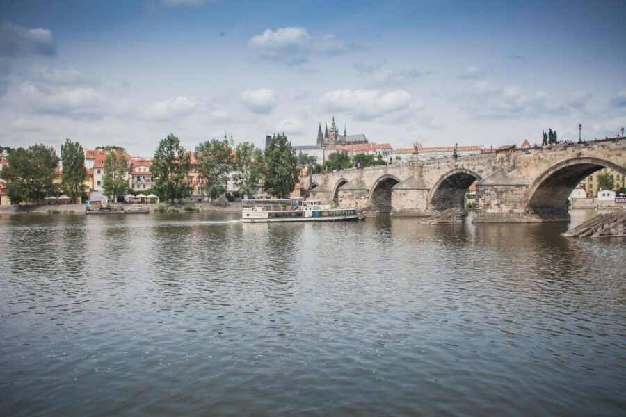 Prague: Lunch Cruise on Vltava River with open Buffet - The 110-minute plan: what you actually see (and how long you spend)