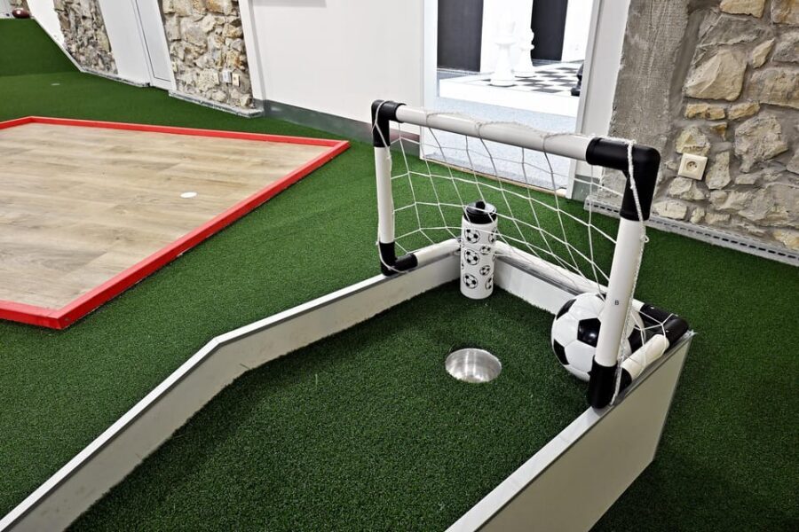 Prague: Mazemania Miniature Golf Experience - Price and value: is $12 per person actually a fair deal?