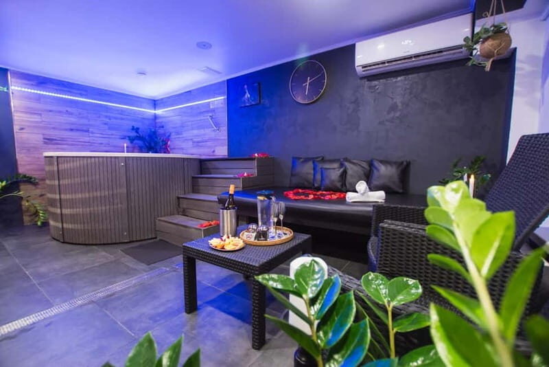 Prague: Modern Private Spa with Jacuzzi and Sauna - Choosing Between Kladenská vs Veleslavínská (and what changes)
