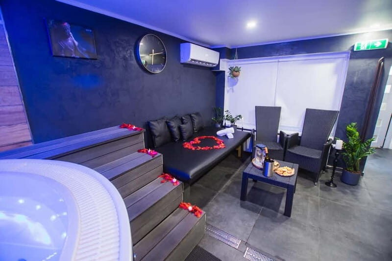 Prague: Modern Private Spa with Jacuzzi and Sauna - Entering the space: rules that keep it peaceful