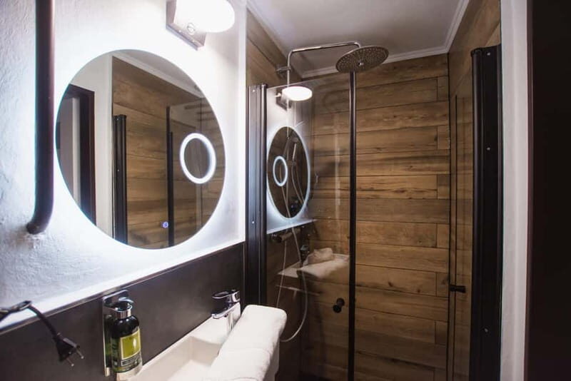 Prague: Modern Private Spa with Jacuzzi and Sauna - Sauna time: two heat zones and your own pacing