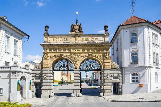 Prague-Munich One-Way Sightseeing Day Tour - What to Pack for Comfort on Cobblestones and Castle Walks