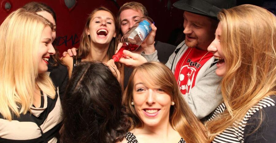 Prague: New Year's Eve Pub Crawl & Karlovy Lazne Club Entry - Key highlights at a glance