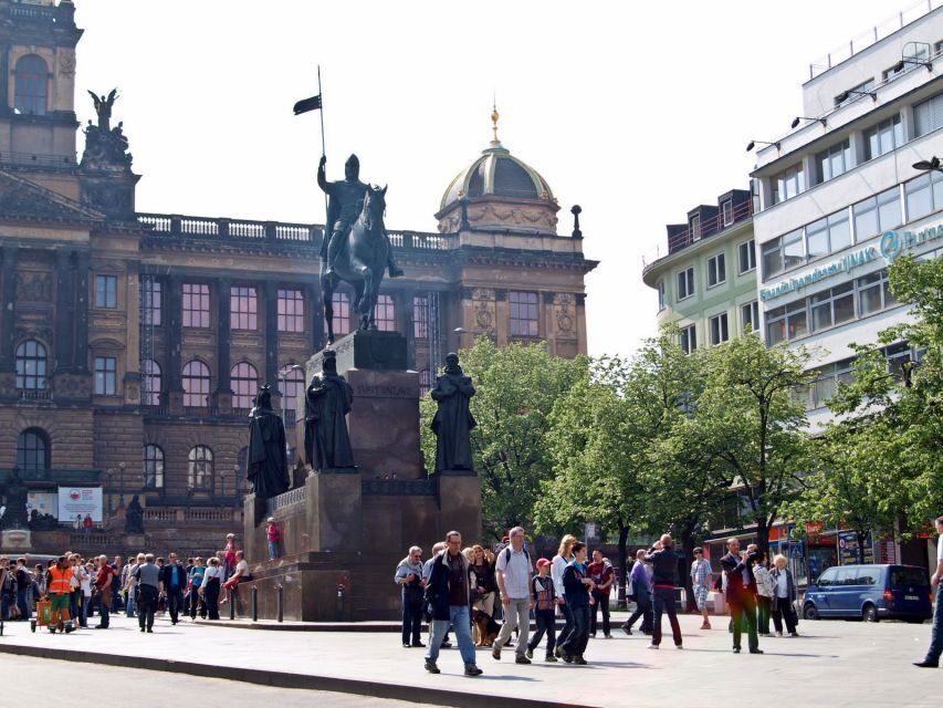 Prague: Old, New, and Jewish Towns Guided Walking Tour - From bank steps to old streets: how this tour sets you up