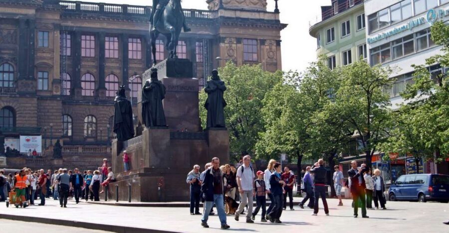 Prague: Old, New, and Jewish Towns Guided Walking Tour - Who this walking tour suits best