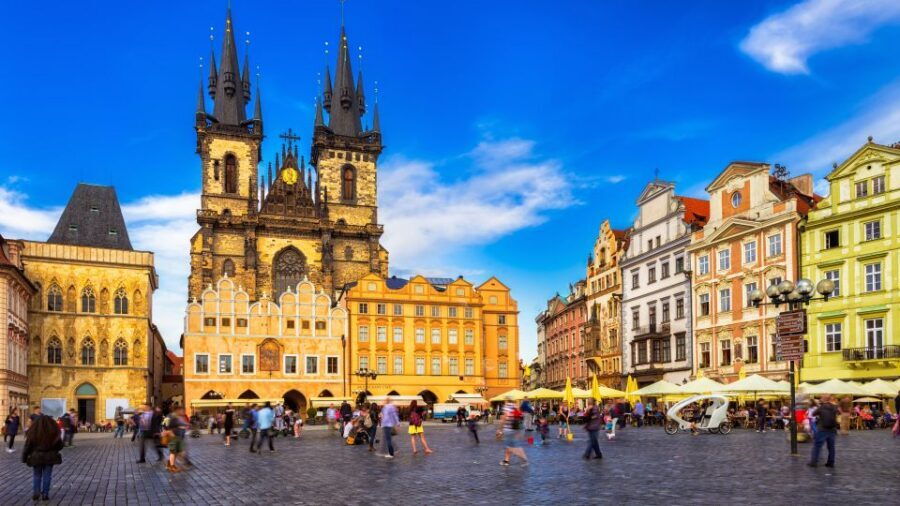 Prague: Old Town and Charles Bridge Tour - Optional Prague Castle time: a bonus only if the clock and pickup align