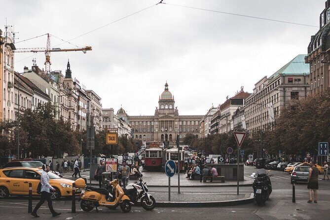 Prague: Old Town and Jewish Quarter Small-Group Tour - Prague in one walk: Old Town Square plus Josefov