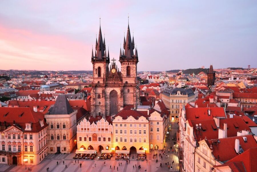 Prague: Old Town and Jewish Quarter Tour with Jewish Museum - Finding your guide by Charles Bridge and staying oriented
