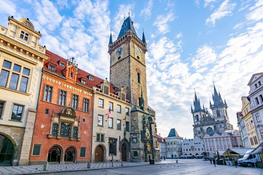 Prague: Old Town Guided Walking Tour and City Boat Ride - Key things to know before you go
