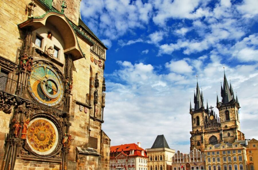 Prague: Old Town Highlights Private Guided Walking Tour - Prague Castle and St Vitus Cathedral: what you get with the 6-hour option