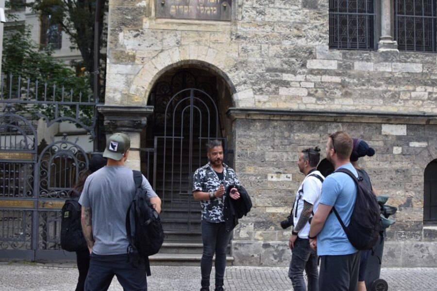 Prague: Old Town, Prague Castle & River Cruise Day Tour - FAQ