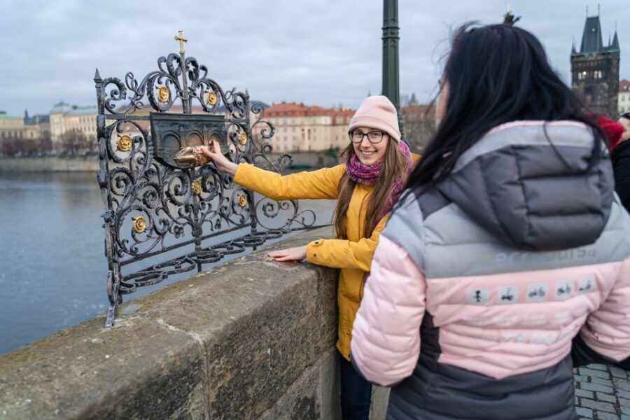Prague: Old Town Private Walking Tour with Hotel Pickup - Avoiding crowds without skipping the icons