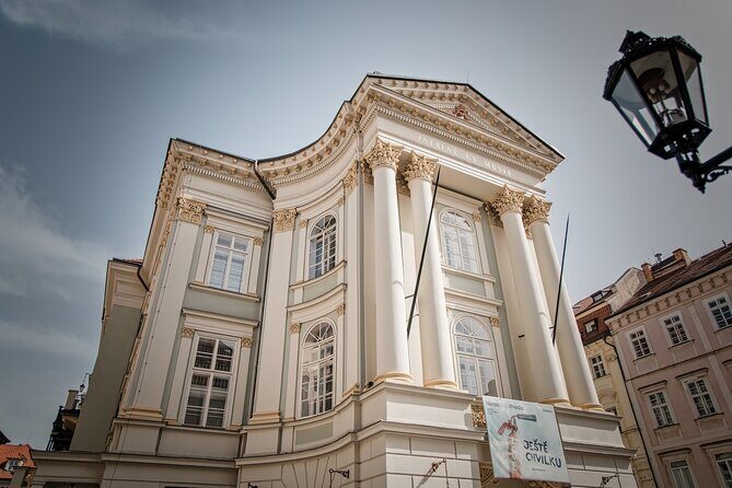 Prague Old Town, River Cruise and Prague Castle Sightseeing Tour Including Lunch - The Prague Jewish Quarter: Synagogues and the Story of Loss