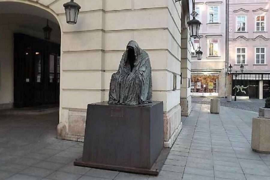 Prague: Old Town Tour & National Museum Skip-the-Line Ticket - Pace, weather, and what to wear so 90 minutes feel worth it