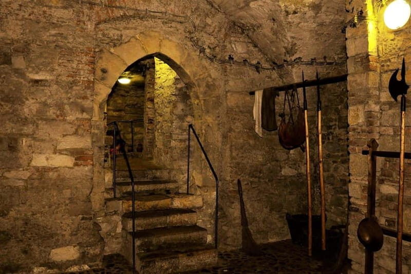 Prague Old Town, Underground and House of Alchemy Tour - The underground chambers of Prague: Romanesque and Gothic you can actually see