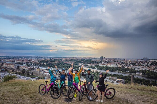 Prague on E-Bike: Explore Greater Downtown Parks & Epic Views - Stop 3: Park Santoška for a Breather