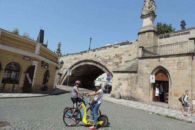 Prague Panoramic Views e-bike and e-Scooter guided Tour - Training at the start: how you get comfortable before rolling out