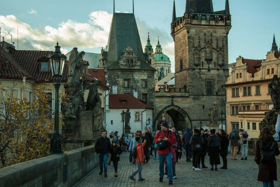 Prague: Prague Castle & Charles Bridge – guided tour in German - Key points at a glance