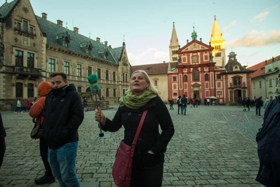 Prague: Prague Castle & Charles Bridge – guided tour in German - Who this German-language tour suits best