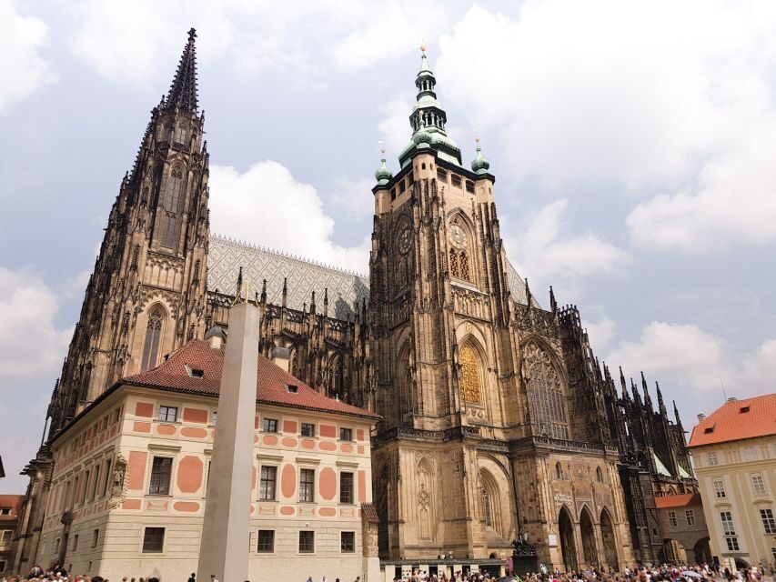Prague: Prague Castle, Jewish Quarter, Clock Tower Admission - Jewish Quarter Synagogues: More Than One Building