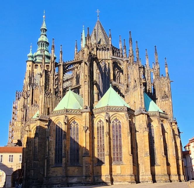 Prague: Prague Castle Private Walking Tour - St. Vitus Cathedral: Late Gothic Splendor with Czech Royal Memory