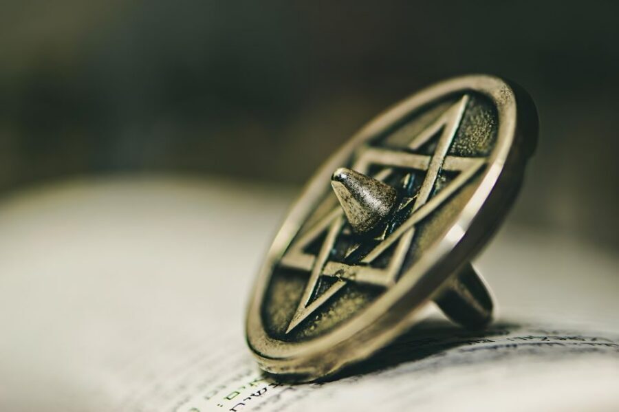 Prague: Prague Synagogues & the Jewish Cemetery Guided Tour - What this tour is really about: beliefs, persecution, and ritual details