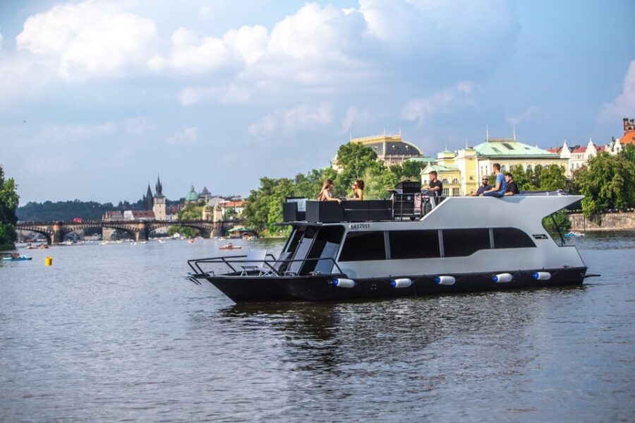 Prague: Private River Cruise with Unlimited Beer or Prosecco - Who this cruise suits best (and who might not love it)