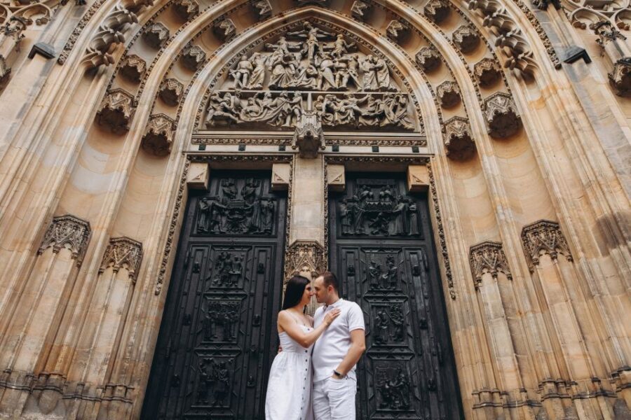 Prague: Professional Photoshoot at Prague Castle - Meeting at the Prague Medieval Tavern (and finding your photographer fast)