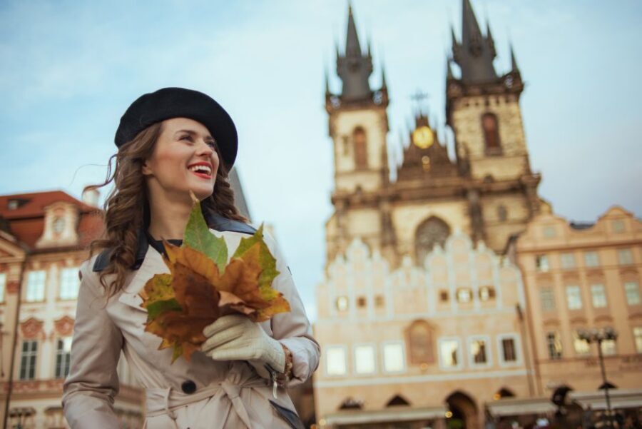 Prague: Professional Photoshoot in the Old Town - How a professional actually improves your photos