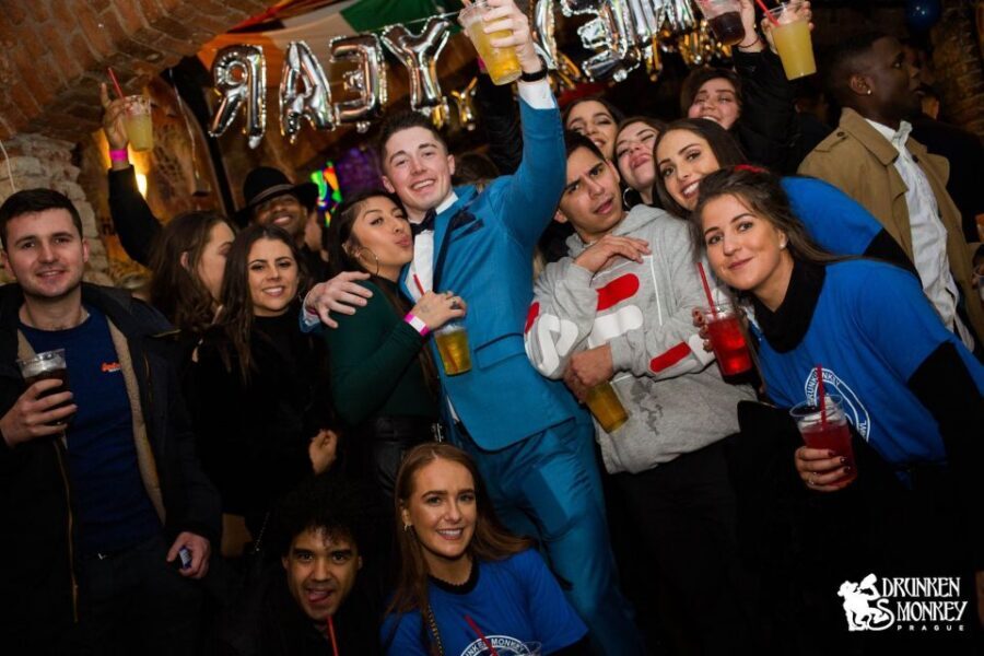 Prague: Pub Crawl with Open Bar and VIP Entry - Old Town start at Drunken Monkey Sports Bar