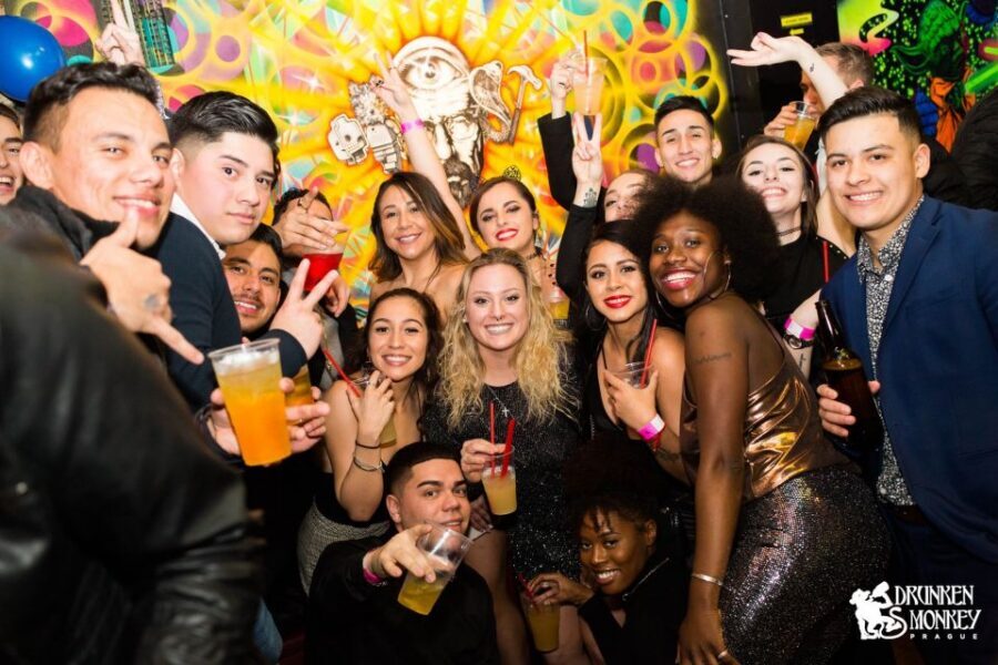 Prague: Pub Crawl with Open Bar and VIP Entry - Practical tips to make your night smoother