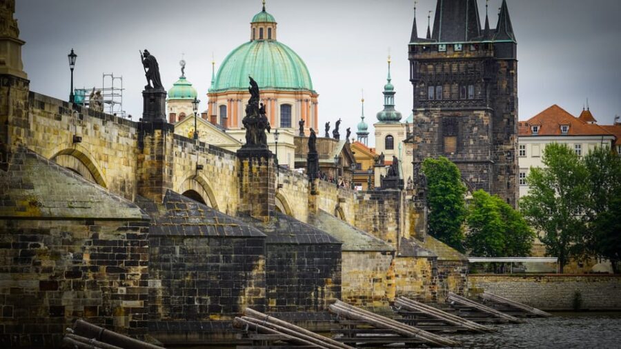 Prague: River Cruise, Charles Bridge Museum, & Walking Tour - Drinks, gingerbread, and the practical comfort of 45 minutes on board