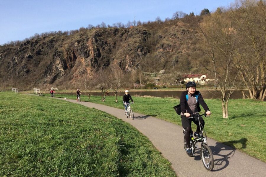 Prague: River & Park Bike Tour to Troja Chateau - Troja Chateau: A Baroque Summer Palace Stop Worth the Pedals