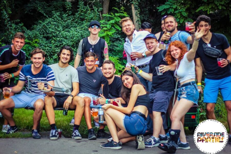 Prague Riverside Parties Tour - Riverside Dinner Near Charles Bridge: What You’re Eating and Why the Setting Matters