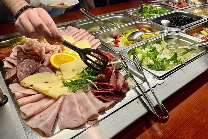 Prague: Sightseeing Boat Cruise with Buffet Dinner - The sightseeing route: what each stop adds to the night
