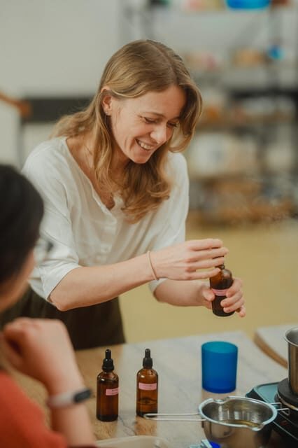 Prague: Soy Candle-Making Workshop - The 90-minute flow: working at your own pace with support