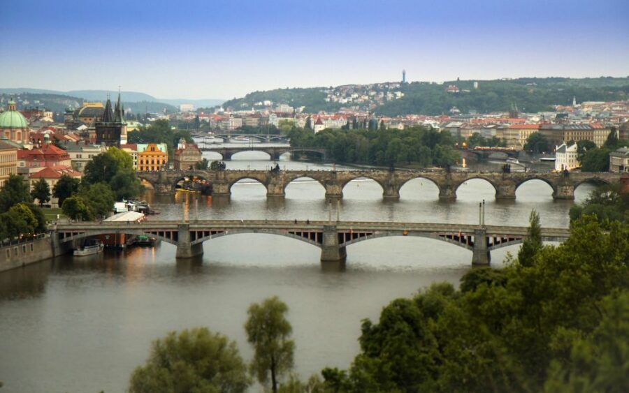 Prague: Stunning Viewpoints, Castle, City & Park E-Bike Tour - Why This Prague E-Bike Route Works in 150 Minutes