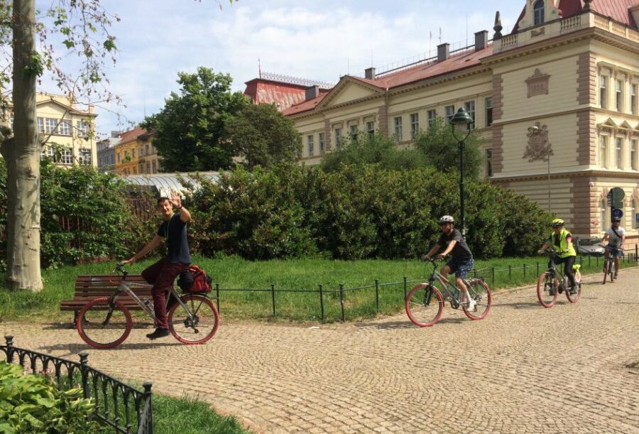 Prague: Stunning Viewpoints, Castle, City & Park E-Bike Tour - Meeting at Praha Bike (Dlouha 24): What You Need Before Rolling
