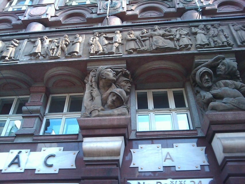 Prague: Tailored Sightseeing Tour in French - Should You Book This French Prague Tour?