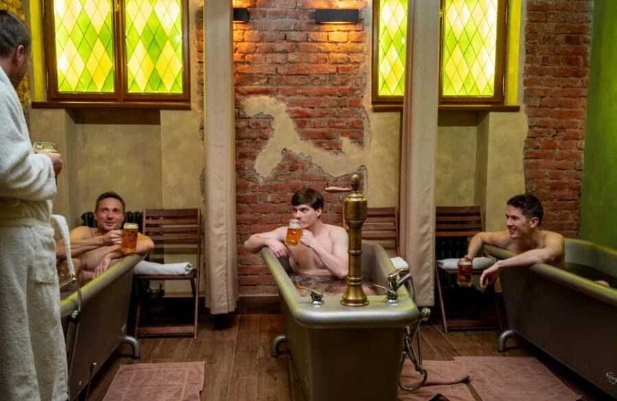 Prague: The Largest Beer SPA with Unlimited Beer Consumption - Entering the Space: Lockers, Privacy, and How the Room Is Set Up