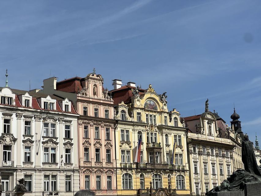 Prague Tour in Spanish - Rain or shine: what to pack for a 150-minute walk
