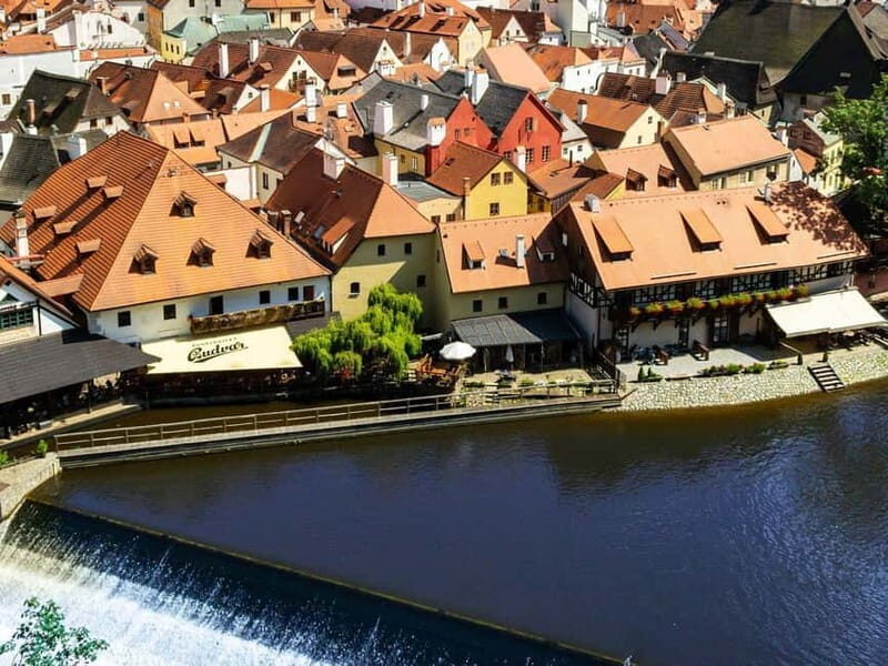 Prague: Transfer to Vienna via fabulous Cesky Krumlov - Lunch hour in Český Krumlov: plan for it, and choose based on energy