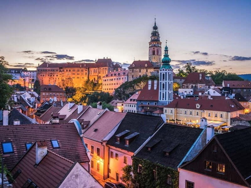 Prague: Transfer to Vienna via fabulous Cesky Krumlov - Continuing to Vienna: luggage-friendly timing and door-to-door drops